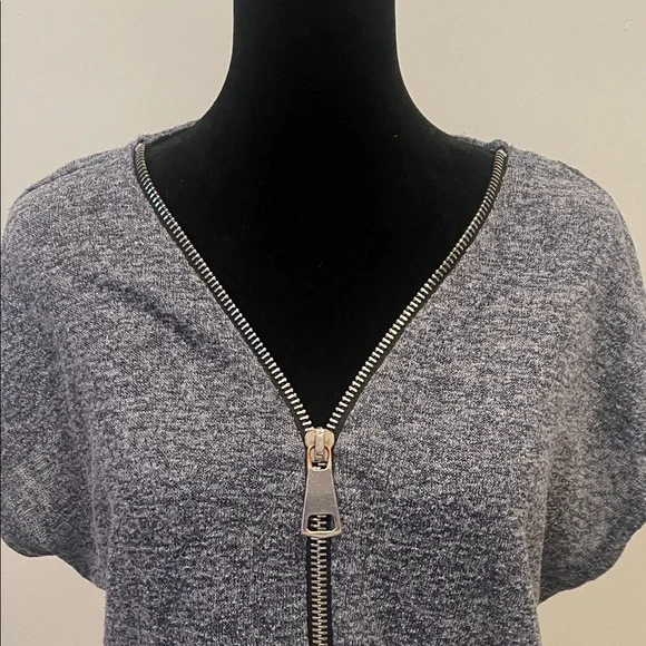 Women's blue big Zippered Top large like new - Picture 2 of 2